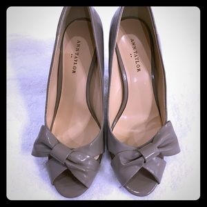 Ann Taylor peep toed pump